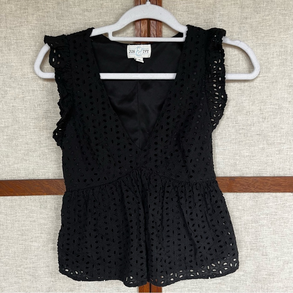 June & Ivy Black Eyelet Sleeveless V-Neck Top - XS